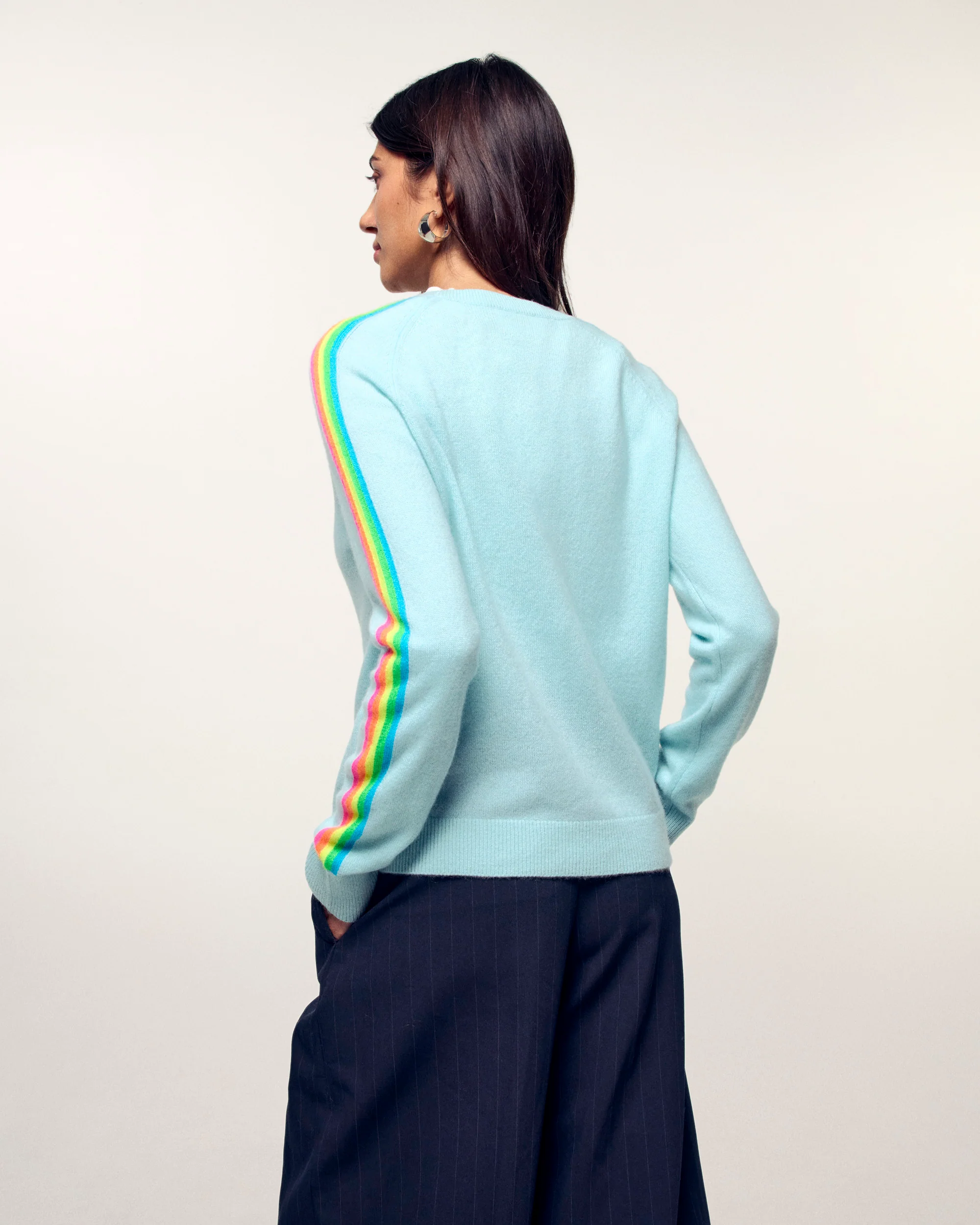 Pull Col Rond Bandes Multicolores aux Manches (S26 / FEMME / Star Blue) - Image 4